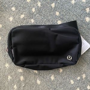 Lululemon everywhere belt bag